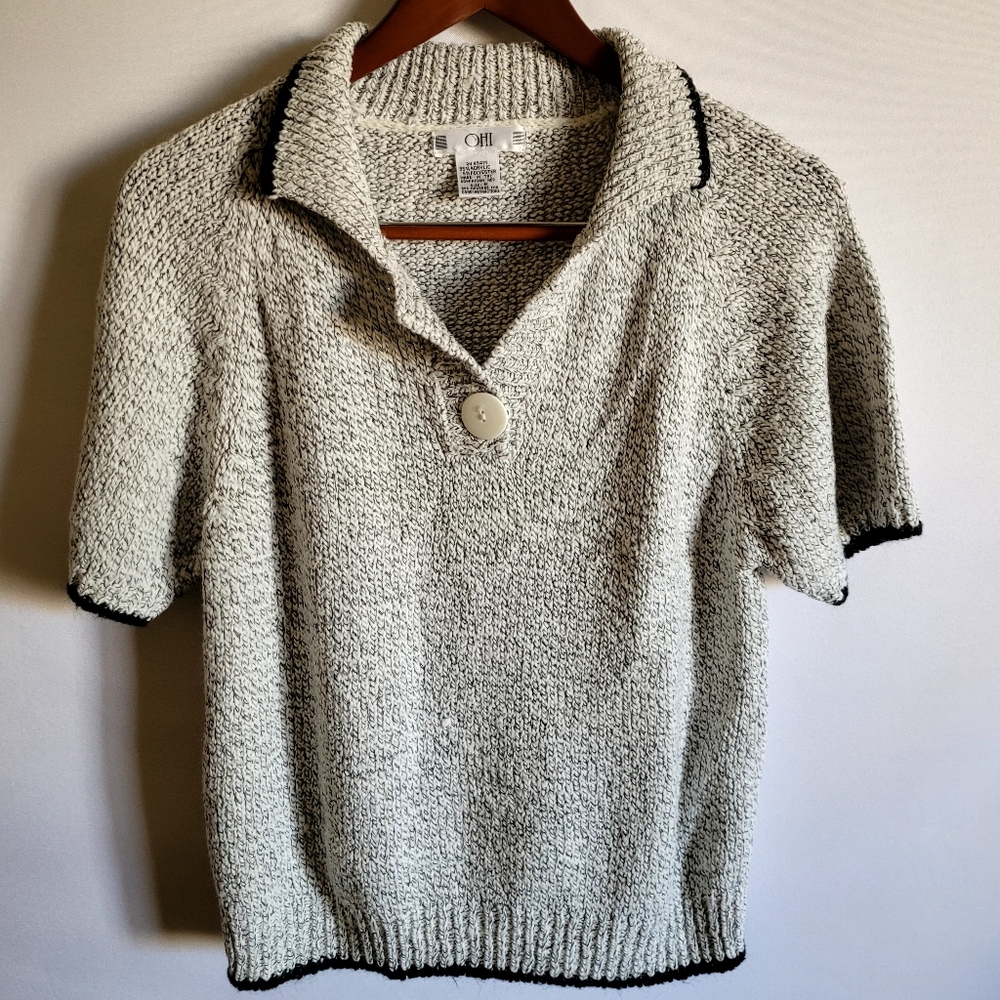 OHI Short Sleeve V Neck with Collar and 1 White Button Sweater NWOT Size Small